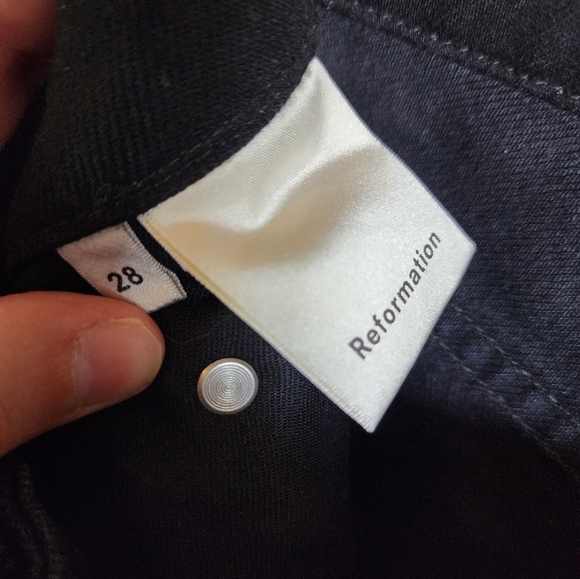 Reformation Black High Rise Raw Hem Crop Jean Size 28 - Picture 8 of 9